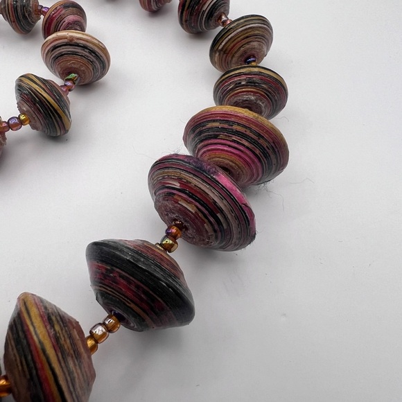 Bead for Life graduated Paper Beads with colored seal pearls Made in Uganda - Picture 9 of 16